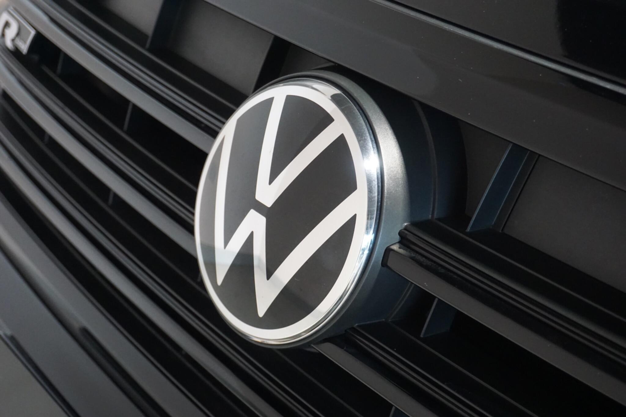 Volkswagen Touareg 3.0 TDI V6 Black Edition SUV 5dr Diesel Tiptronic 4Motion Euro 6 (s/s) (286 ps)